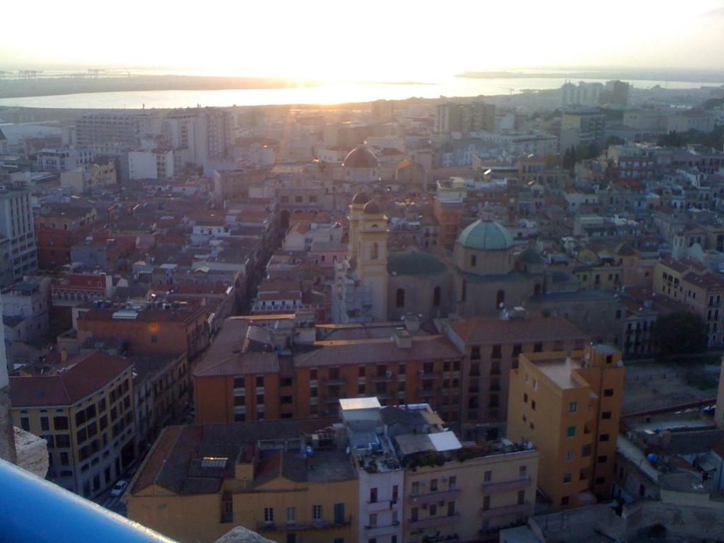 Studio Apartments Centro Storico Via Manno Cagliari Luaran gambar