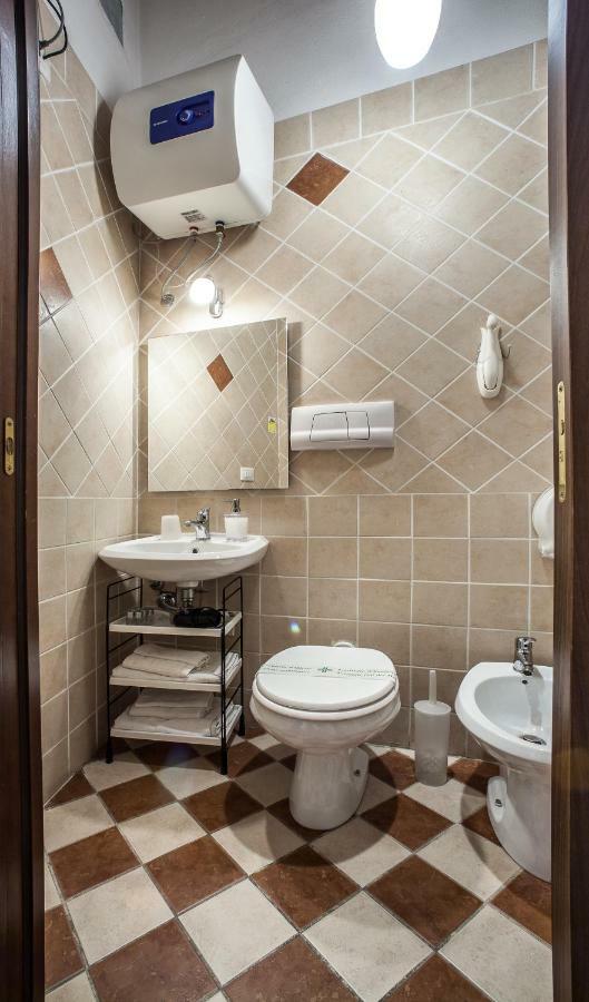 Studio Apartments Centro Storico Via Manno Cagliari Luaran gambar