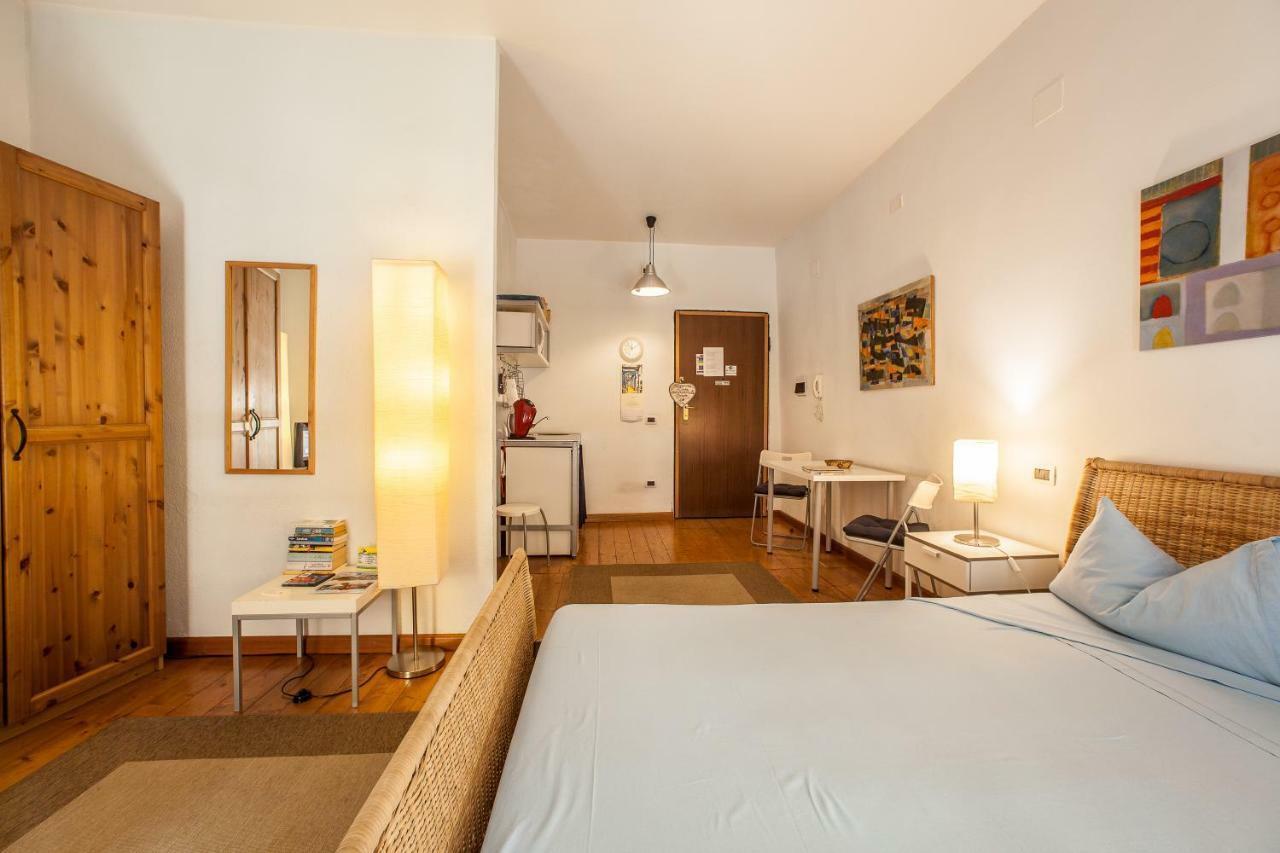 Studio Apartments Centro Storico Via Manno Cagliari Luaran gambar